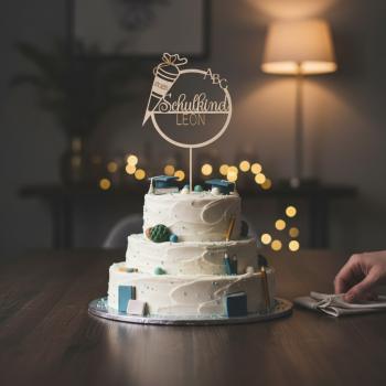 Holz‑Caketopper aus 3 mm Birkensperrholz mit Schriftzug „Endlich Schulkind“ und Schultüte